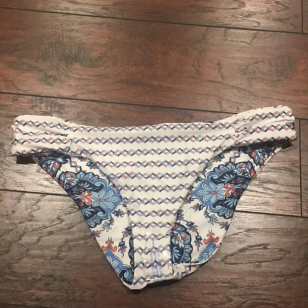 NWT Becca Naples Reversible Bottom swim